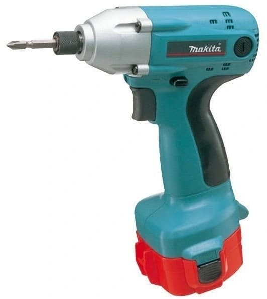 Акк. ударная дрель-шуруповерт Makita 6916FDWAE, 12В, Ni-Cd 2Ah, 0-3000 уд/мин, 100Нм, чемодан, 1.5кг