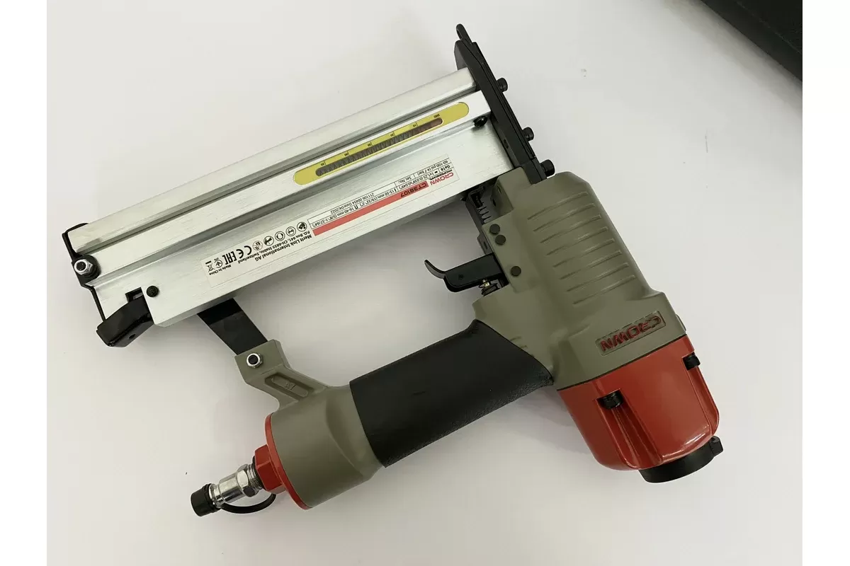 Пневматический гвоздезабивный пистолет CROWN CT38107BMC