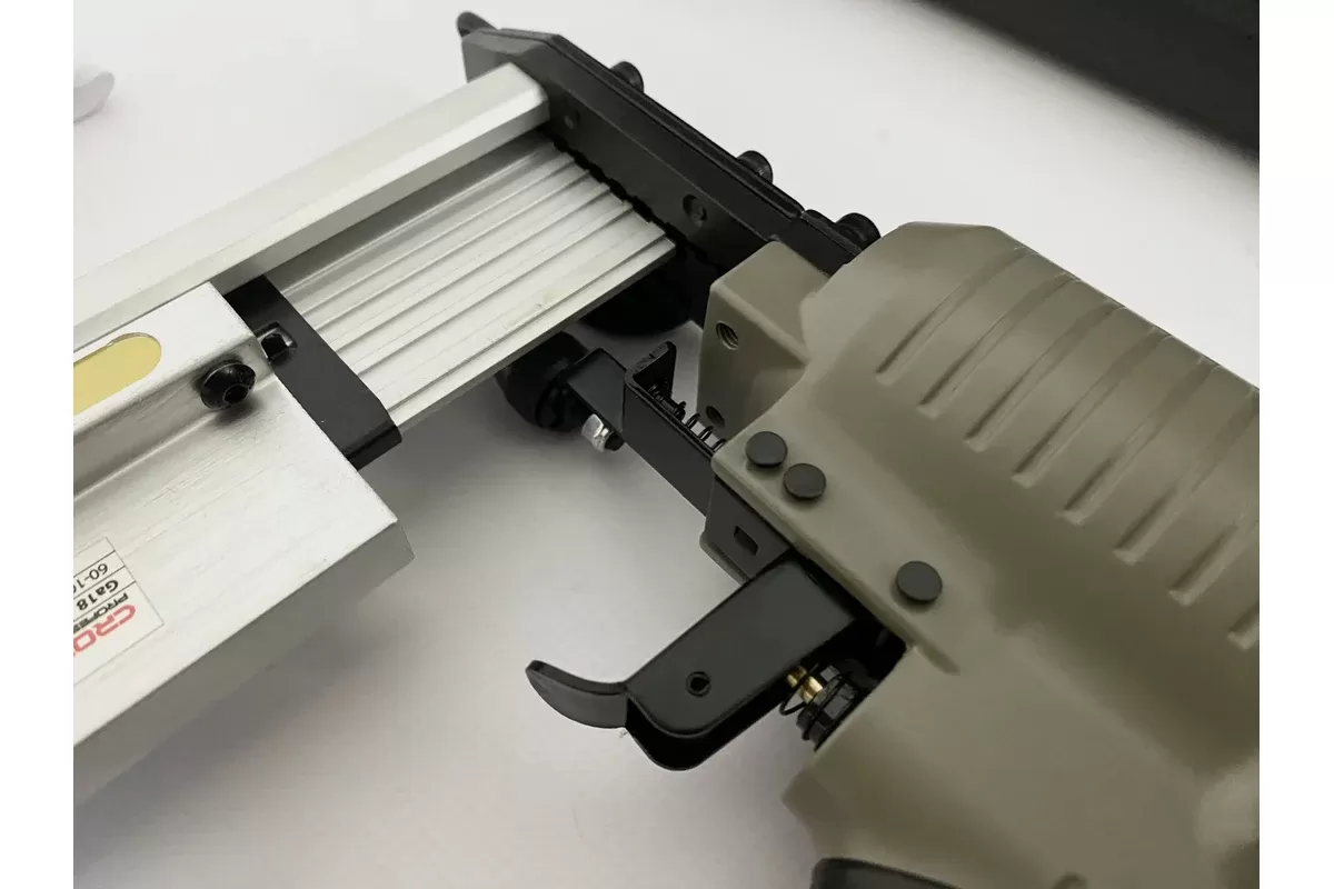 Пневматический гвоздезабивный пистолет CROWN CT38107BMC