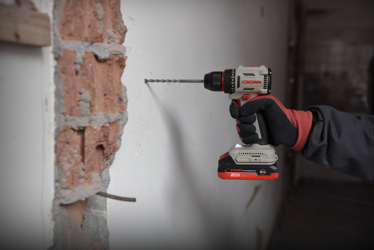 Дрель-шуруповерт аккумуляторный CROWN CT21131XMS-2 BMC